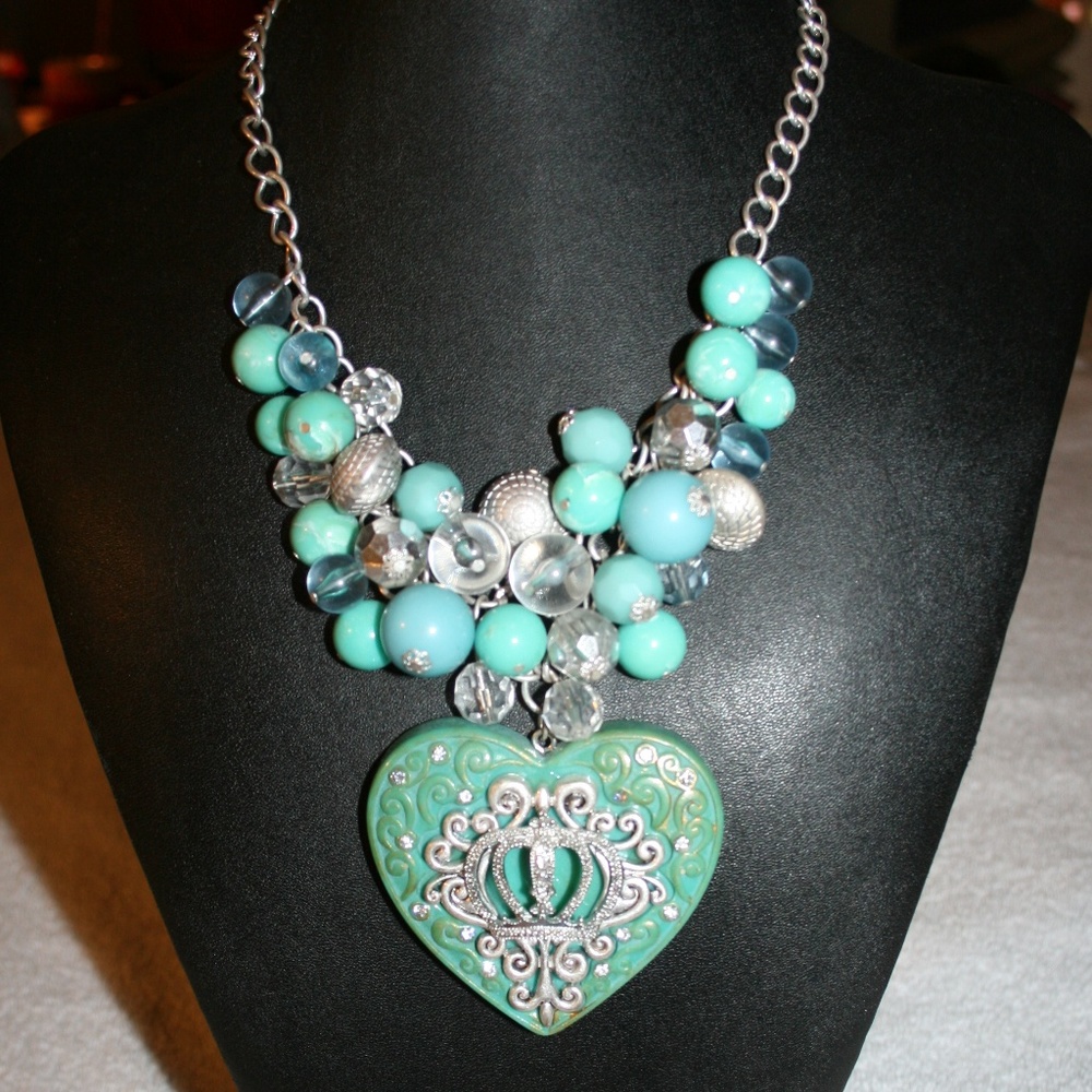 HEART CROWN NECKLACE CHUNKY BEADS